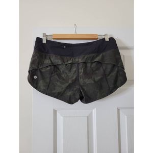 LULULEMON ICMI/BLK Black Green Camo Speed Up Low Rise 2.5" Lined Shorts 8